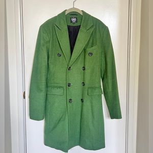 Green peacock from S-Gents! LIKE NEW - Model is 6’1, 180lbs, 40R. (Sports fit)